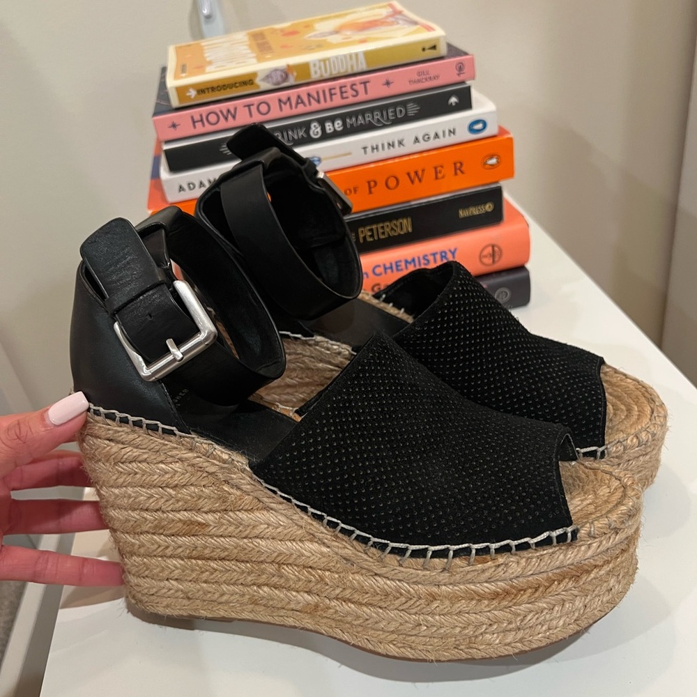 Marc Fisher Platform Wedge Espadrille Sandal. - Picture 2 of 7